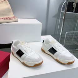 Valentino Shoes Top Quality
Women size 35-41
Men size 39-45