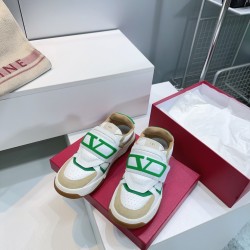 Valentino Shoes Top Quality
Women size 35-41
Men size 39-45