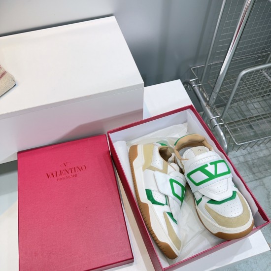 Valentino Shoes Top Quality
Women size 35-41
Men size 39-45