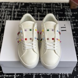 Valentino Shoes Top Quality
Women size 35-41
Men size 39-45