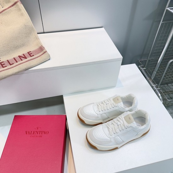 Valentino Shoes Top Quality
Women size 35-41
Men size 39-45