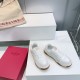 Valentino Shoes Top Quality
Women size 35-41
Men size 39-45
