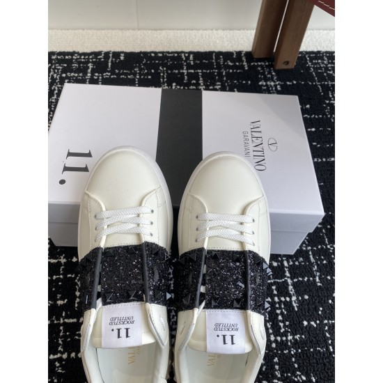 Valentino Shoes Top Quality
Women size 35-41
Men size 39-45