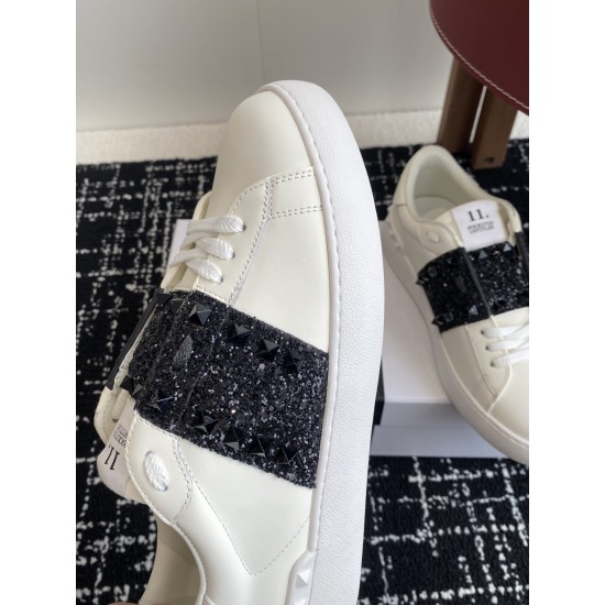Valentino Shoes Top Quality
Women size 35-41
Men size 39-45