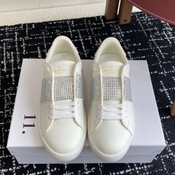 Valentino Shoes Top Quality
Women size 35-41
Men size 39-45