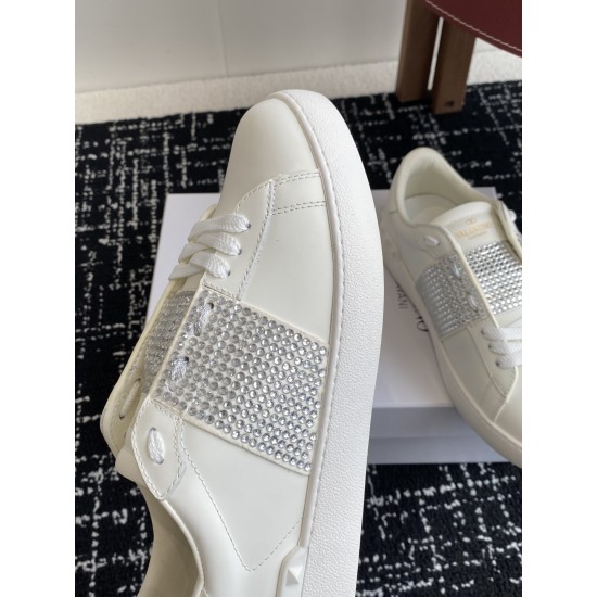Valentino Shoes Top Quality
Women size 35-41
Men size 39-45