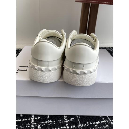 Valentino Shoes Top Quality
Women size 35-41
Men size 39-45