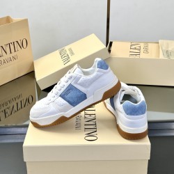 Valentino Shoes Top Quality
Women size 35-41
Men size 39-45