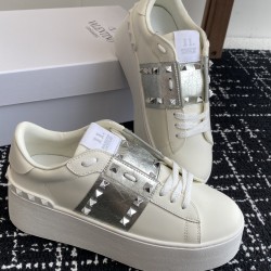Valentino Shoes Top Quality
Women size 35-41
Men size 39-45