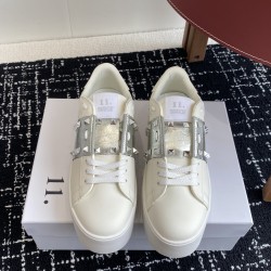 Valentino Shoes Top Quality
Women size 35-41
Men size 39-45