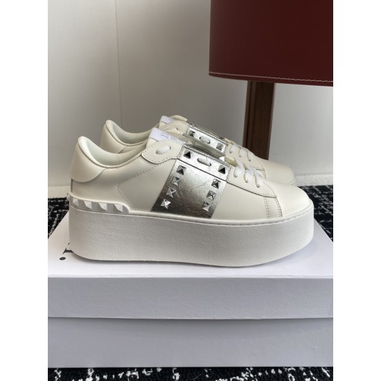 Valentino Shoes Top Quality
Women size 35-41
Men size 39-45