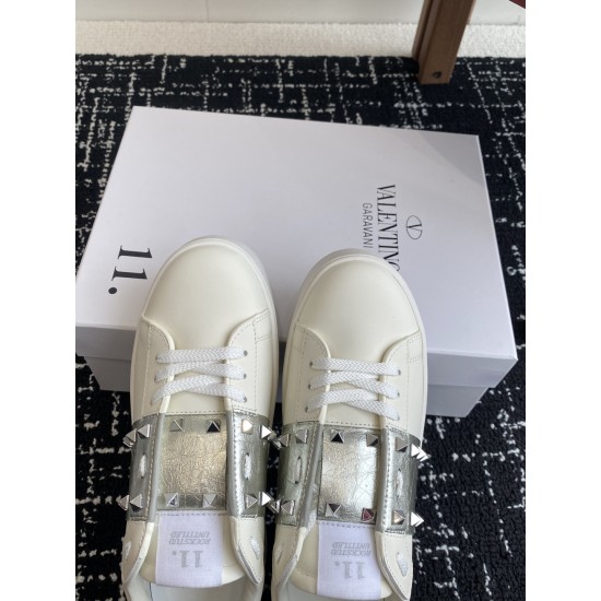 Valentino Shoes Top Quality
Women size 35-41
Men size 39-45