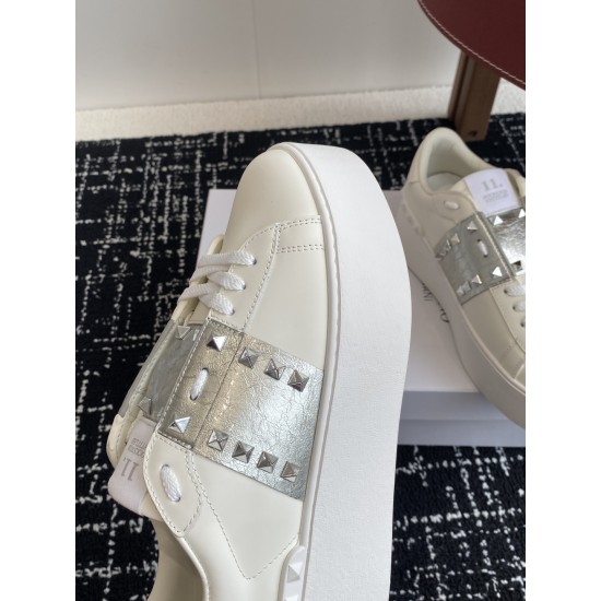 Valentino Shoes Top Quality
Women size 35-41
Men size 39-45