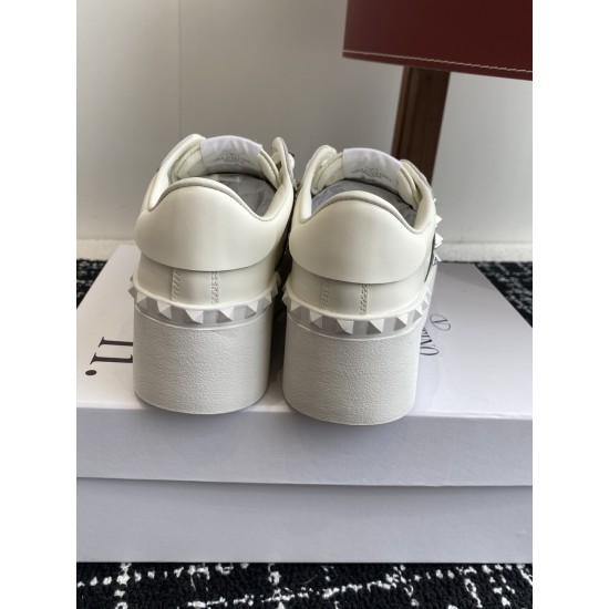 Valentino Shoes Top Quality
Women size 35-41
Men size 39-45
