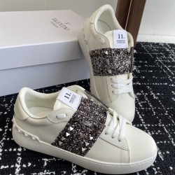 Valentino Shoes Top Quality
Women size 35-41
Men size 39-45