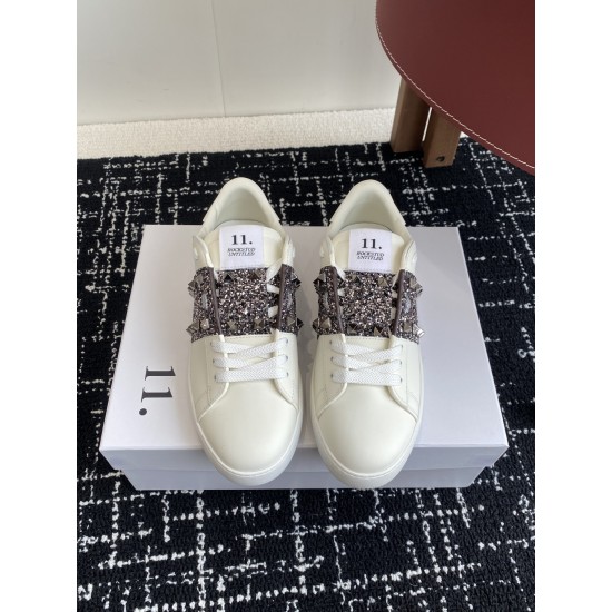 Valentino Shoes Top Quality
Women size 35-41
Men size 39-45
