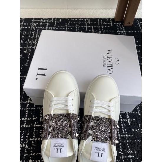 Valentino Shoes Top Quality
Women size 35-41
Men size 39-45