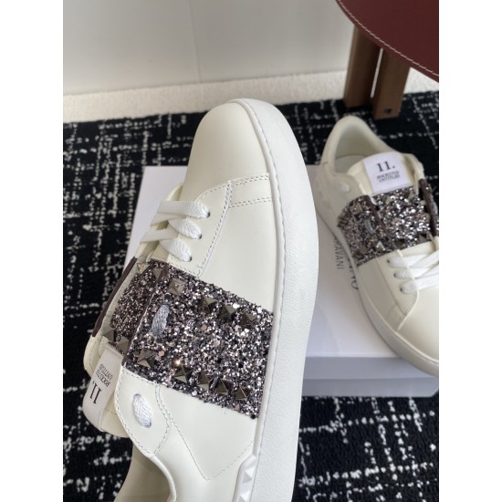 Valentino Shoes Top Quality
Women size 35-41
Men size 39-45