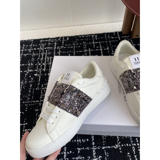 Valentino Shoes Top Quality
Women size 35-41
Men size 39-45
