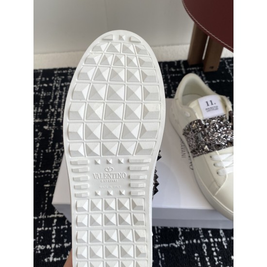 Valentino Shoes Top Quality
Women size 35-41
Men size 39-45