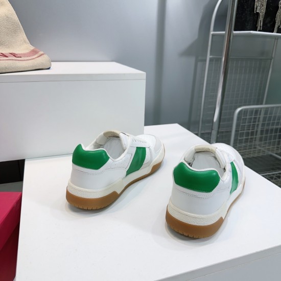 Valentino Shoes Top Quality
Women size 35-41
Men size 39-45