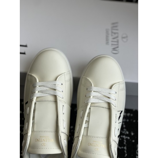 Valentino Shoes Top Quality
Women size 35-41
Men size 39-45