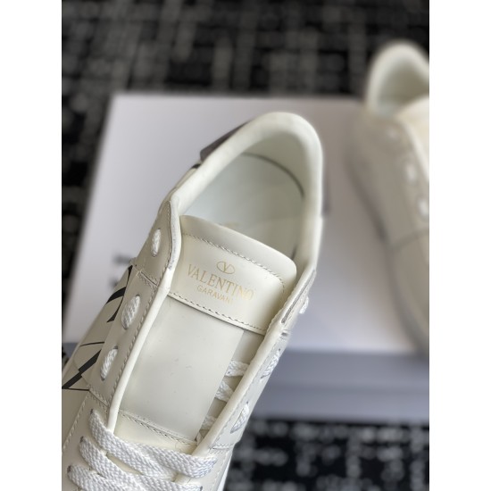 Valentino Shoes Top Quality
Women size 35-41
Men size 39-45
