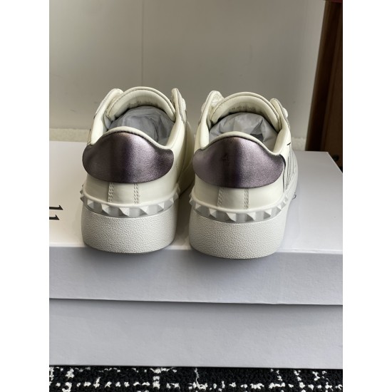 Valentino Shoes Top Quality
Women size 35-41
Men size 39-45