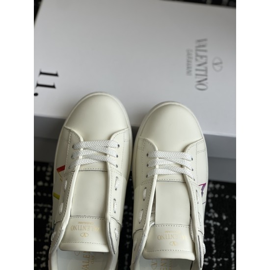 Valentino Shoes Top Quality
Women size 35-41
Men size 39-45