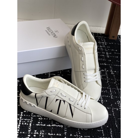 Valentino Shoes Top Quality
Women size 35-41
Men size 39-45