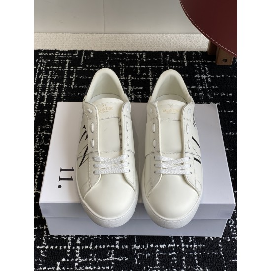 Valentino Shoes Top Quality
Women size 35-41
Men size 39-45