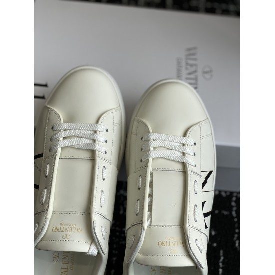 Valentino Shoes Top Quality
Women size 35-41
Men size 39-45