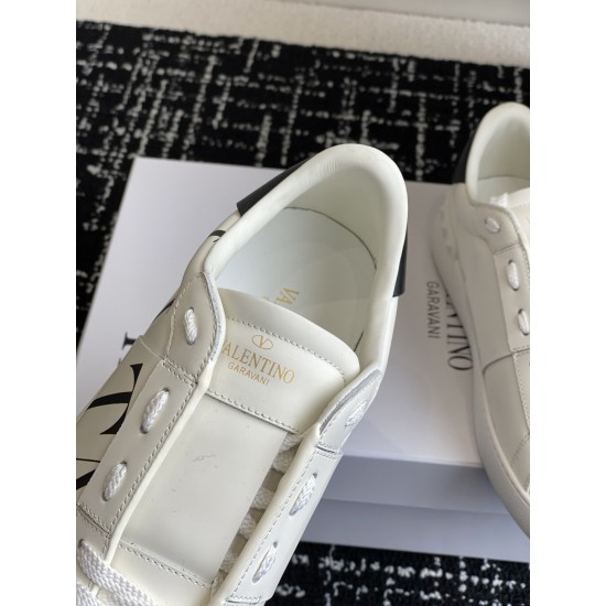 Valentino Shoes Top Quality
Women size 35-41
Men size 39-45