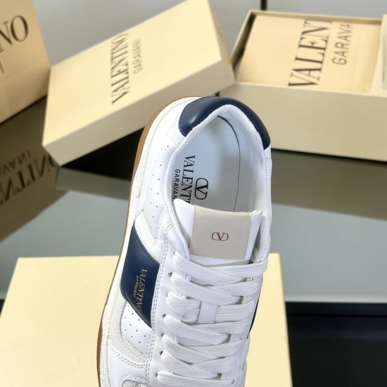 Valentino Shoes Top Quality
Women size 35-41
Men size 39-45