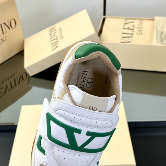 Valentino Shoes Top Quality
Women size 35-41
Men size 39-45