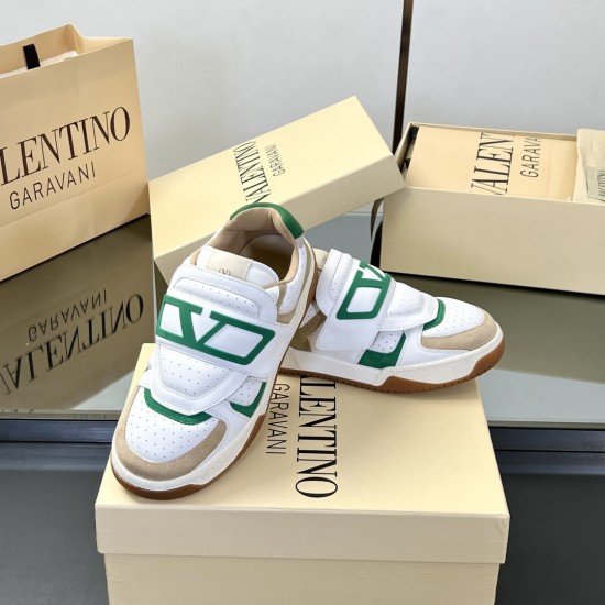 Valentino Shoes Top Quality
Women size 35-41
Men size 39-45