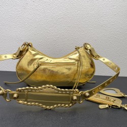 Large Balenci Le Cagole Half Crescent Armpit Bag Dumpling Bag Out of stock! 
Tribute to the classic biker bag series heavy new bomb debut la ~ in the traditional biker bag on the improvement of adjustable woven shoulder strap additional eyelets and hangin