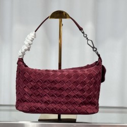 Fall and winter frosted explosive dog walking bag &amp; lunch box bag
#The dog walking bag comes with a sense of unintentional looseness, lazy lunch box bag type, calfskin leather weaving feel thieves soft ~ on the body full of spontaneity, does not s