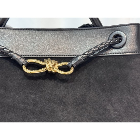 BV New Andiamo Tote Bag Intrecciato woven leather with sliding crossbody strap Interior compartments including 1 zipper pocket and 2 open pockets . The most practical bag of the season Extra large interior capacity! The overall design is not too much just