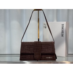 
Frosted crocodile pattern on the ins really fire explosion of niche brands and new explosive models.
Design of the new bag type also added suede material more suitable for the texture of autumn and winter can be turned into a handbag in seconds impeccabl