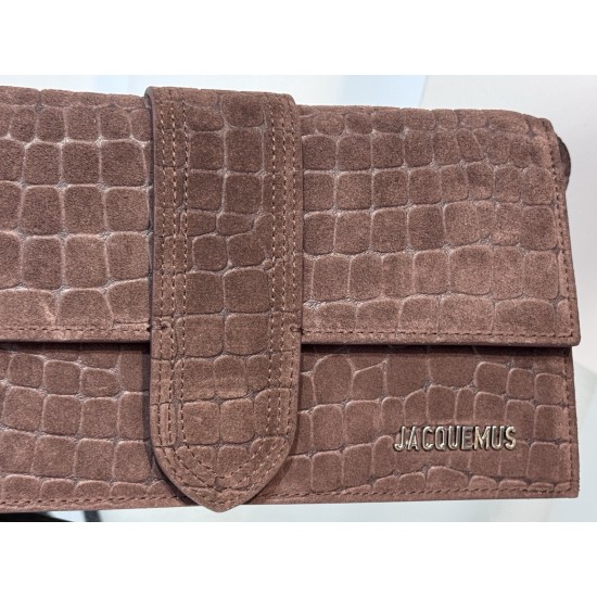 
Frosted crocodile pattern on the ins really fire explosion of niche brands and new explosive models.
Design of the new bag type also added suede material more suitable for the texture of autumn and winter can be turned into a handbag in seconds impeccabl