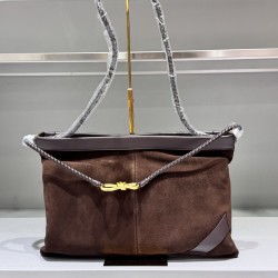 BV Brushed Patchwork Leather Reversible Large
Model No.: Large: 99088
         Small: 99091#
Large size: 47*37cm
Small size: 40x35cm
Material：Frosted Patchwork Leather