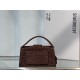 Brushed crocodile leather bamnino new crossbody bag
The niche brand that's been blowing up on ins is back with a new model.
The new bag design also adds suede material, which is more suitable for the texture of fall and winter. It can be turned into a han