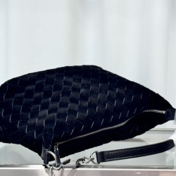 Fall and winter frosted explosive dog walking bag &amp; lunch box bag
#The dog walking bag comes with a sense of unintentional looseness, lazy lunch box bag type, calfskin leather weaving feel thieves soft ~ on the body full of spontaneity, does not s