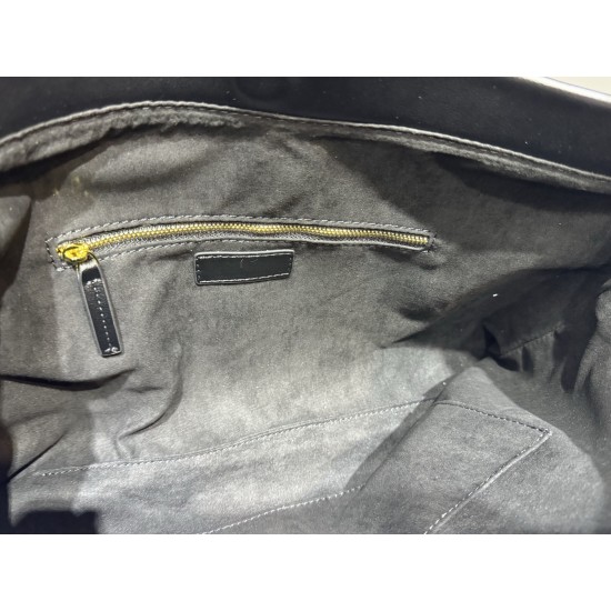 BV Brushed Patchwork Leather Reversible Large
Model No.: Large: 99088
         Small: 99091#
Large size: 47*37cm
Small size: 40x35cm
Material：Frosted Patchwork Leather