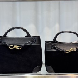 BV New Andiamo Tote Bag Intrecciato woven leather with sliding crossbody strap Interior compartments including 1 zipper pocket and 2 open pockets . The most practical bag of the season Extra large interior capacity! The overall design is not too much just