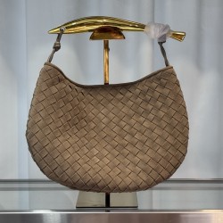 Autumn and winter frosted the latest single sardine gold bronze metal handle by artisans handmade, each handle has a subtle difference, so that each piece of work is unique. Model No.: 5969# Size: 32CM