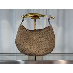 Autumn and winter frosted the latest single sardine gold bronze metal handle by artisans handmade, each handle has a subtle difference, so that each piece of work is unique. Model No.: 5969# Size: 32CM