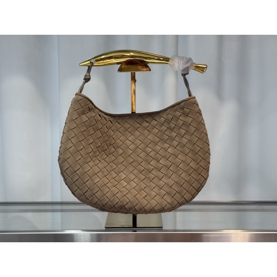 Autumn and winter frosted the latest single sardine gold bronze metal handle by artisans handmade, each handle has a subtle difference, so that each piece of work is unique. Model No.: 5969# Size: 32CM