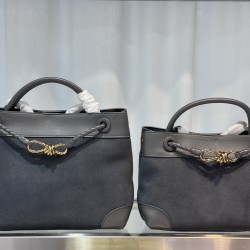 BV New Andiamo Tote Bag Intrecciato woven leather with sliding crossbody strap Interior compartments including 1 zipper pocket and 2 open pockets . The most practical bag of the season Extra large interior capacity! The overall design is not too much just